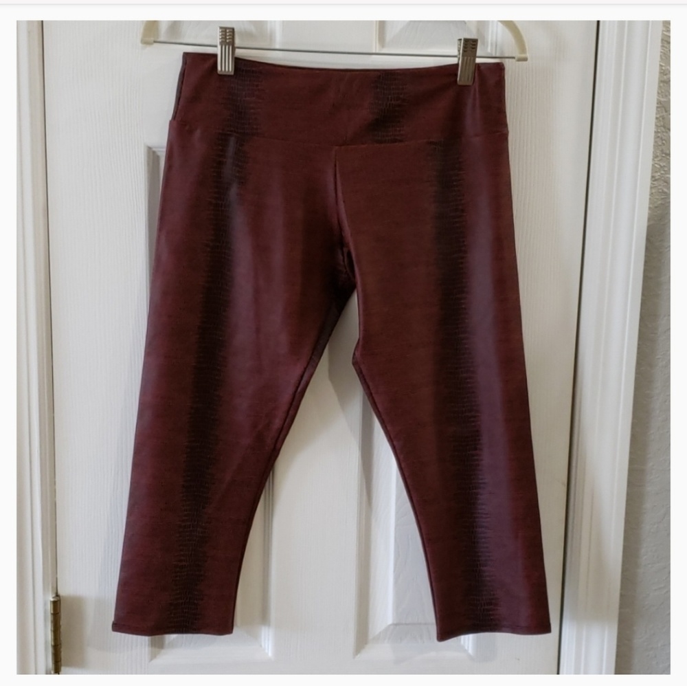 Onzie Snakeskin Capri Leggings